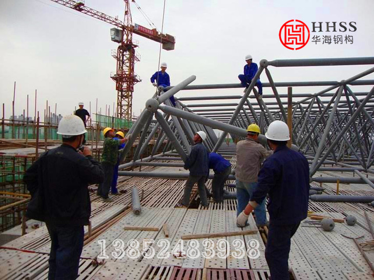 網(wǎng)架公司在惡劣天氣中進(jìn)行網(wǎng)架施工需要注意事項(xiàng)